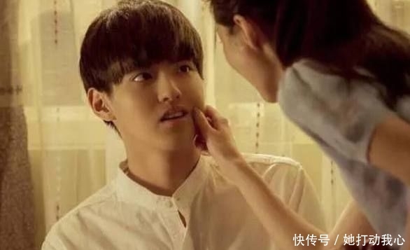 #忍不住#明星被“捏脸杀”:杨幂刘诗诗脸变形,赵丽颖的圆脸总让人忍不住