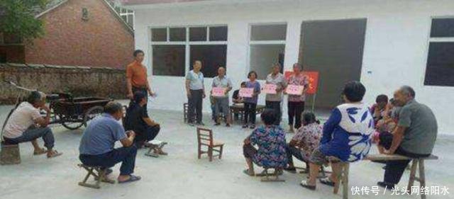  「村民」农村发展中面临的1个难题，你认为是什么