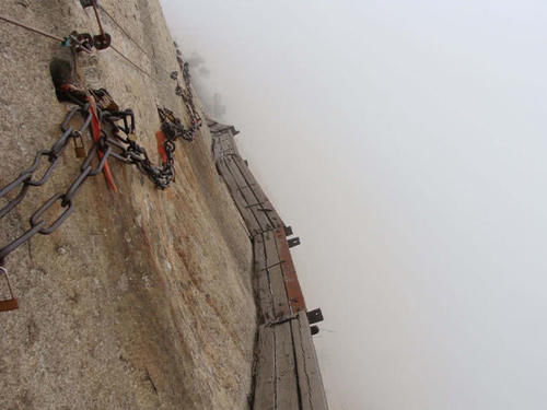 为啥去华山旅游，老员工却说不要体验长空栈道，这是为啥？