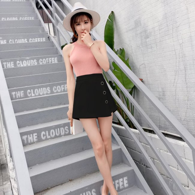 快来一饱眼福!40岁女人穿这样的“流氓裙”,这样上街不怕走光