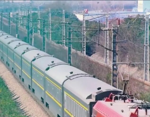 中国路程最长的火车，全程耗53小时，旅客：还没坐够