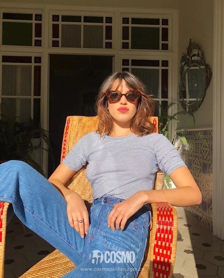 海魂衫要配上白牛仔才最有颜