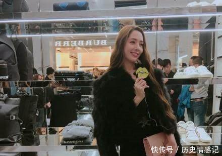 33岁郭碧婷真敢穿!开叉裙直接开到腰,网友有长腿就是能开高