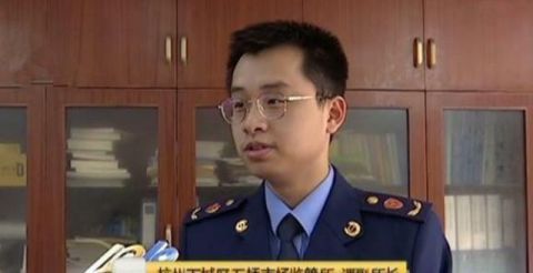  【买到】小伙怀疑买到假“阿迪”？与女店长一番私聊后：这都是误会