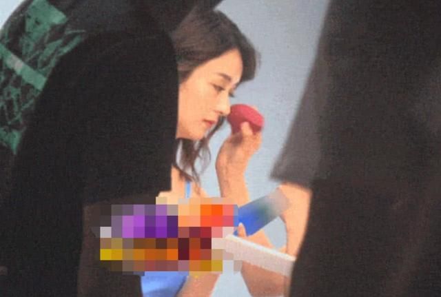 赵丽颖怀孕风波后首度复工拍广告，走路带风小腹平坦，力证未怀孕