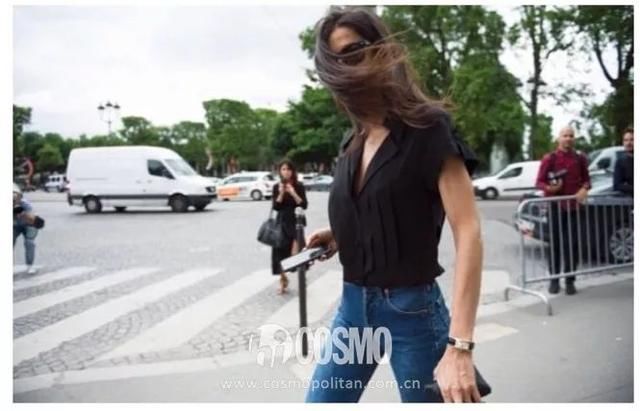 时髦办｜这位40岁美女律师告诉我：要花更多的钱买更少衣服