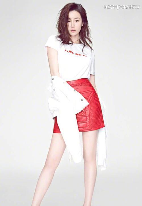 张檬美回去了！“柠檬西装”都能驾驭，但这黑色脚趾甲太抢眼！