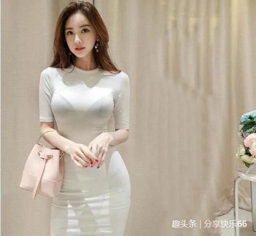 紧身包臀裙小姐姐，紧身勾勒出迷人的线条，很招人喜欢！