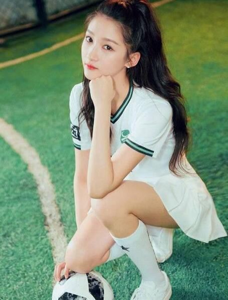 关晓彤范冰冰激吻照一真一假，背后原因却没那么简单