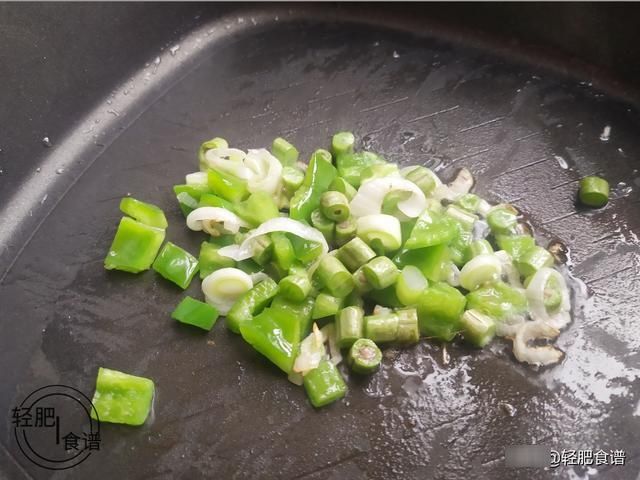  「米饭」蛋包饭难点：蛋皮零失败做法，只需加50克它，你也能给大家秀一手