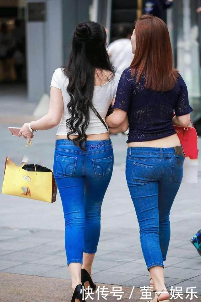 气质姐姐紧身破洞牛仔裤，俏丽的五官，恬静的气质让人羡慕