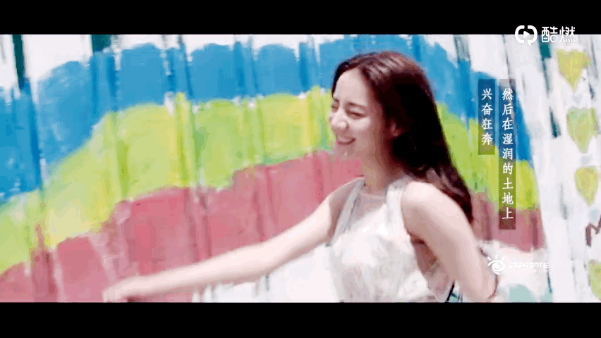 迪丽热巴堪称行走的衣服架子？没想到当她穿起吊带裙后更惊艳了