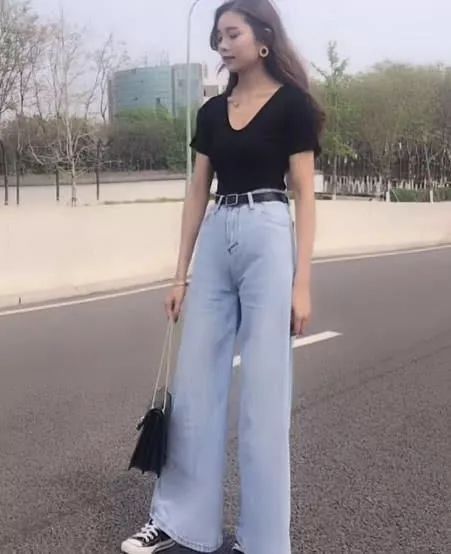 身材■“娃娃脸”女神火了,身材A爆却长了张娃娃脸,好看又时髦!