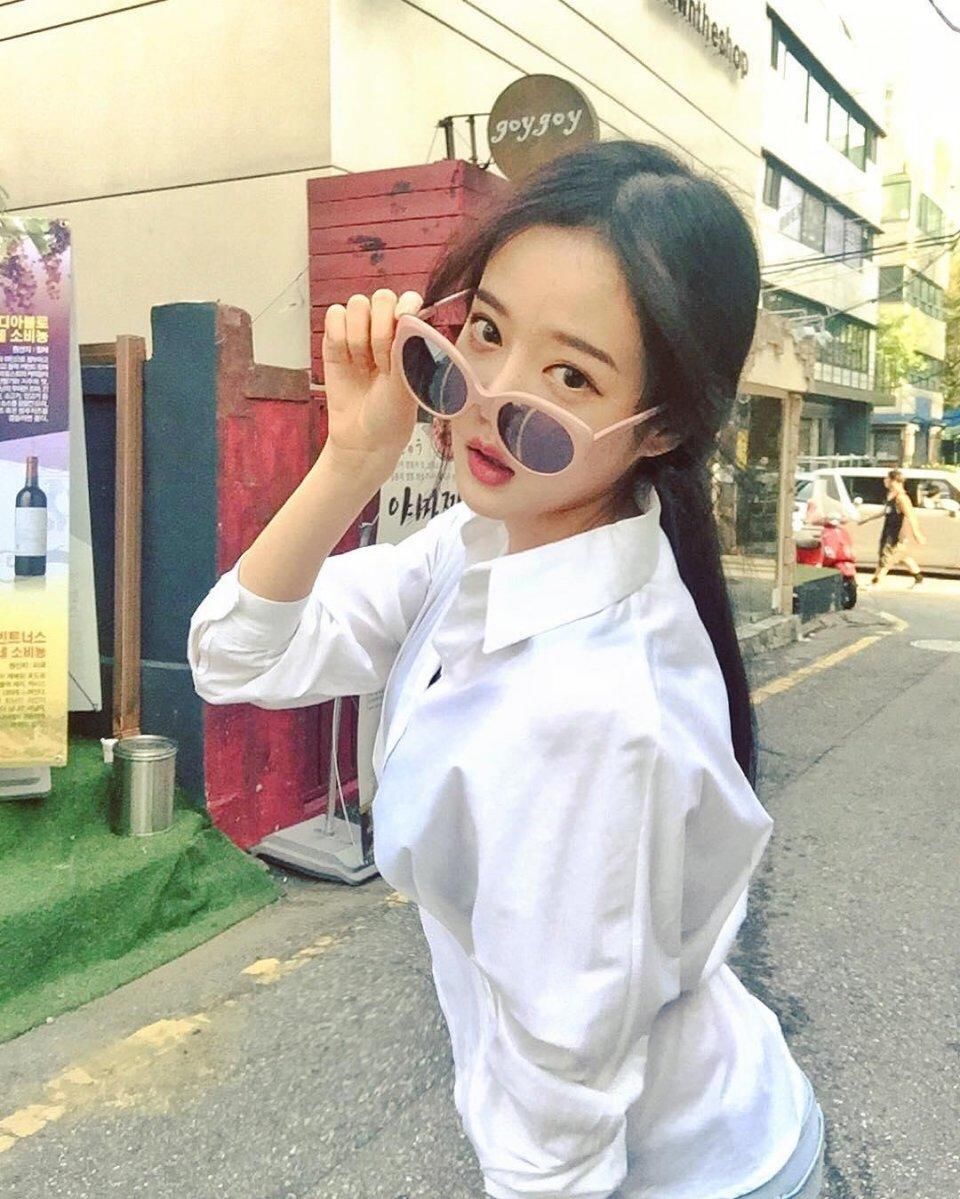 高颜值美女尹慧珠晒养眼自拍美照，身材凹凸有致让人垂涎欲滴！