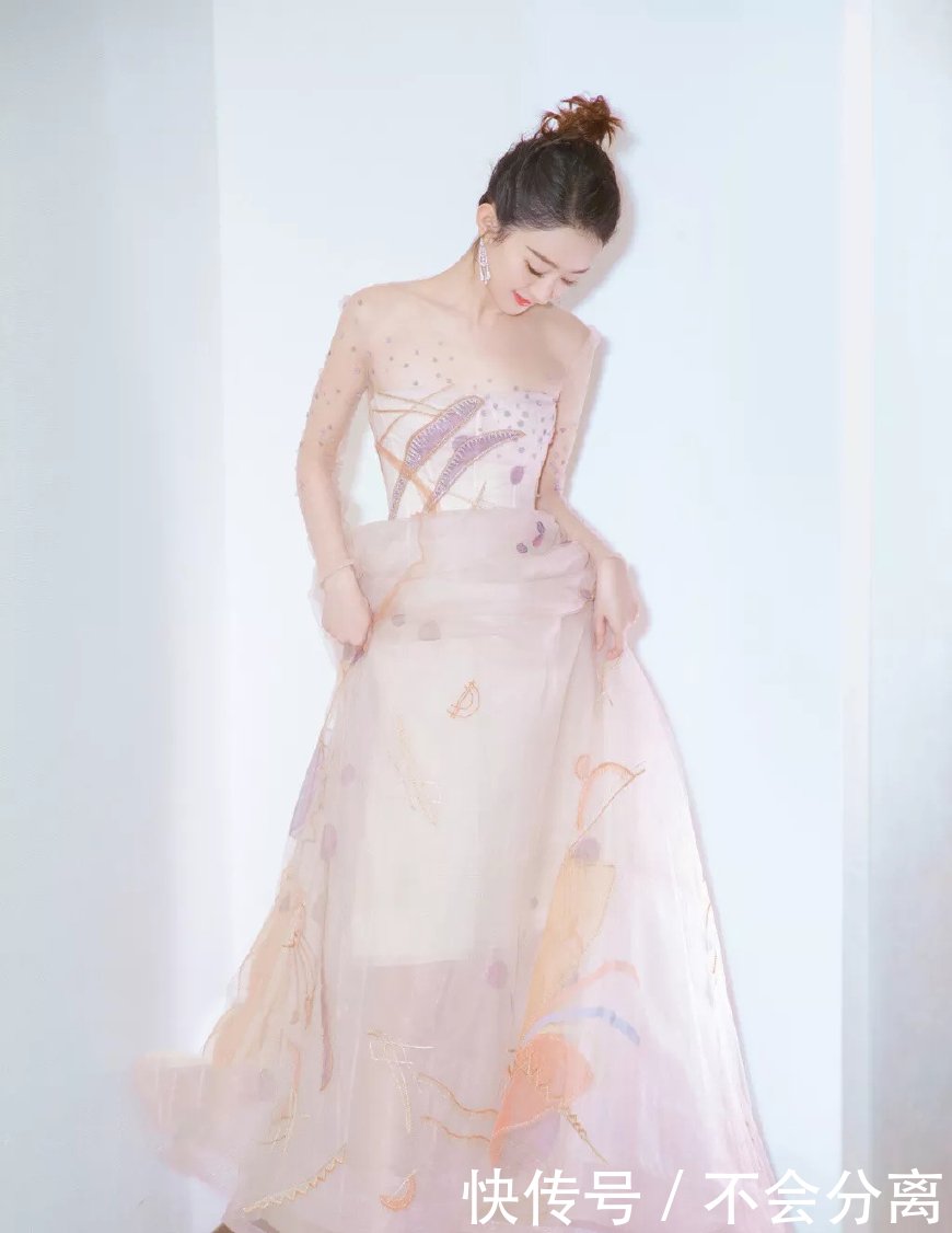 赵丽颖张钧甯撞衫，露得少的反而赢了！网友：这个小细节太抓人！