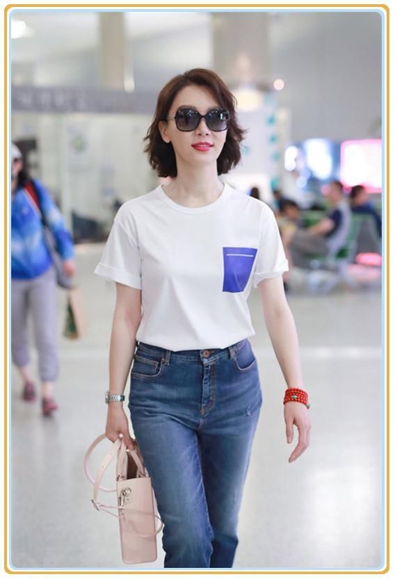 看了28岁李沁的仔裤，再看41岁陈数，网友：果然腿细就是资本！