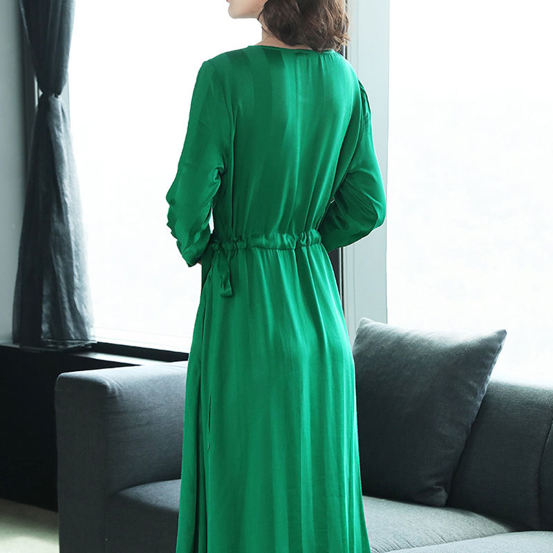 哇新款秋装,姐穿着洋气美丽,俏皮可爱,同事眼红的爆叫,太好看