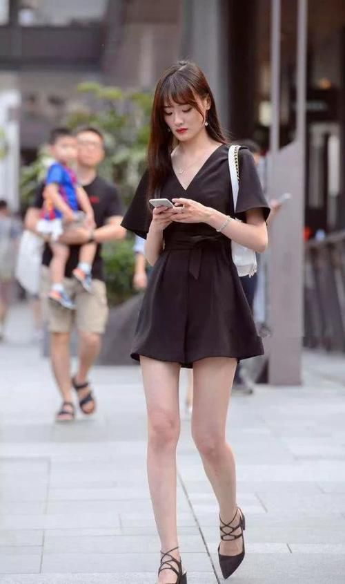  「让她的双腿」高跟鞋优雅时尚，穿出女性的曼妙姿态