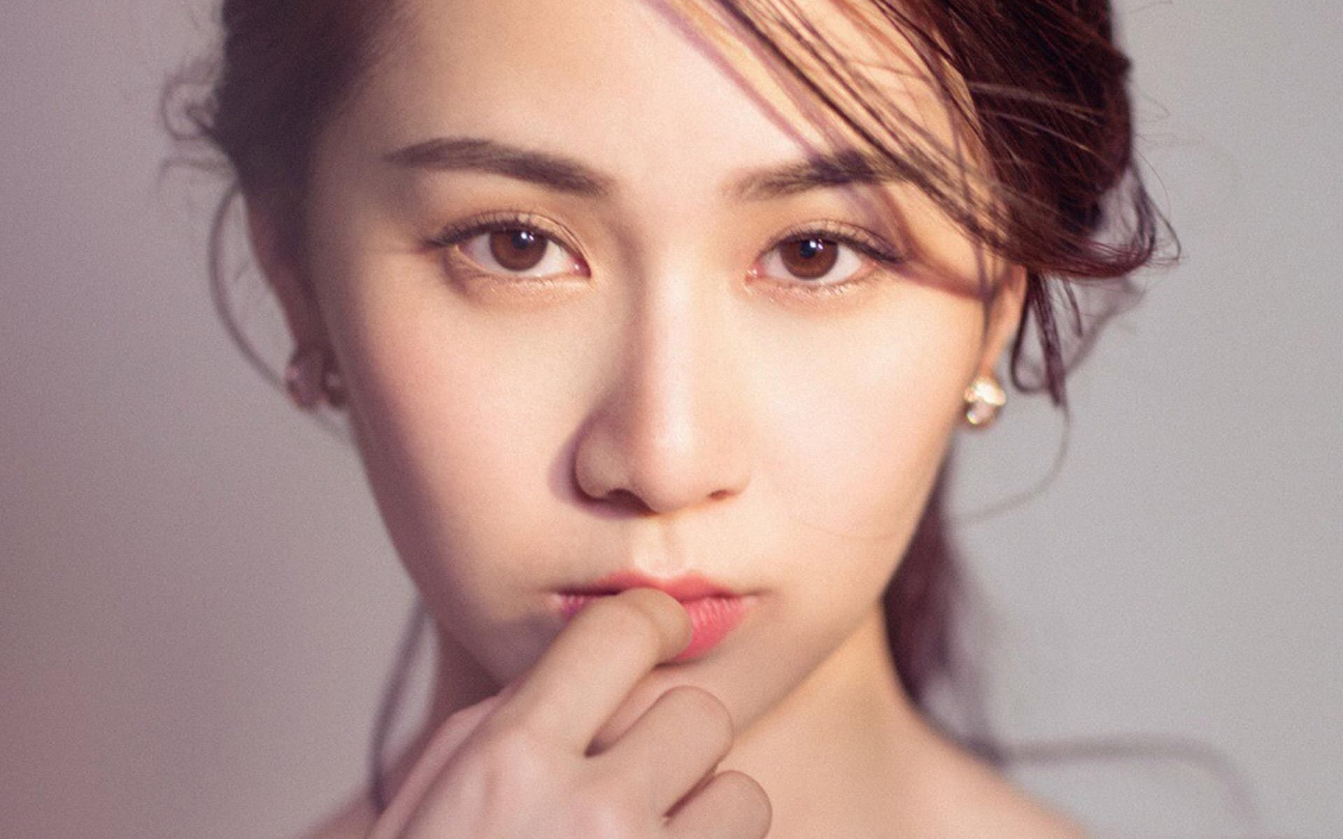 刘颖伦性感优雅写真图片桌面壁纸