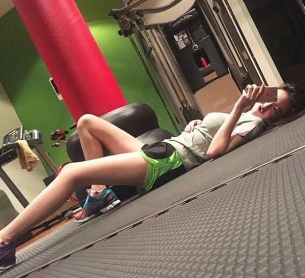 喜欢健身的女人 除了身材好韧性也不差