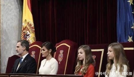  莱昂诺尔：西班牙王后一家四口美如画！两位小公主美如双胞胎，王后斗篷太酷