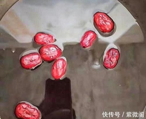  『红枣表面』它是“穷人的阿胶”，每天吃一碗，色斑没了，皮肤水灵灵