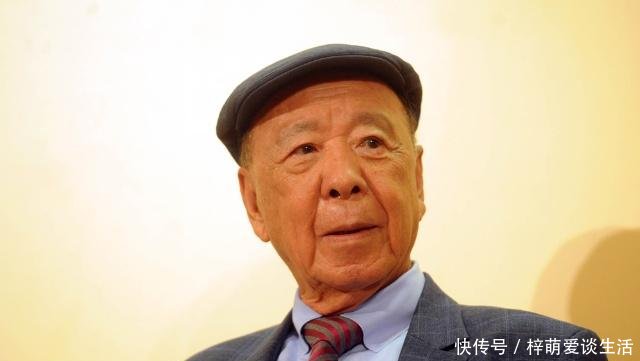 这位澳门新赌王，16岁赚的钱能买一条街，捐款百亿却吃了数年包子