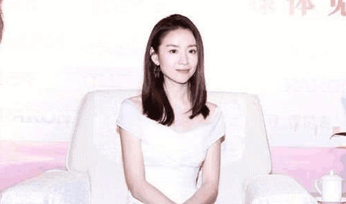 快四十岁的董洁，不长皱纹，依旧还是当年的那个女神