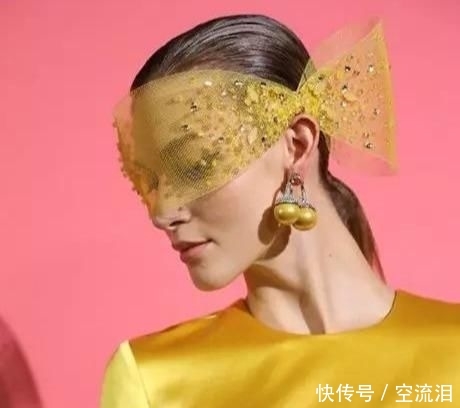 『扑来』窝在家即使穿着睡衣，隔着屏幕也能感受到时尚扑来的气息！