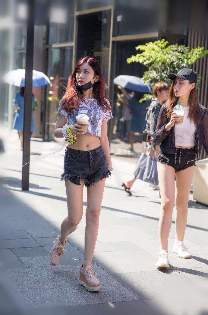 真羡慕穿着麻袋就可以出门的美女, 图5, 相信你不用手放胸前也可