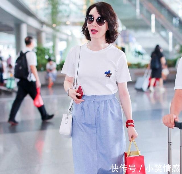 41岁陈数也太年轻了吧，一身清新装扮现身，与儿子同框竟像姐弟