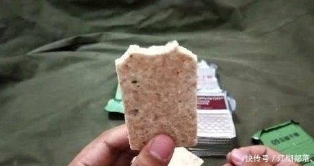  『一看』吃了压缩饼干可以扛饿48小时吗当放入沸水半个小时后,一看便知