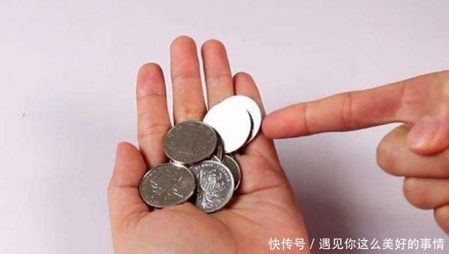  『钢镚』进入夏季，有人往窗边放塑料袋，你知道为何吗