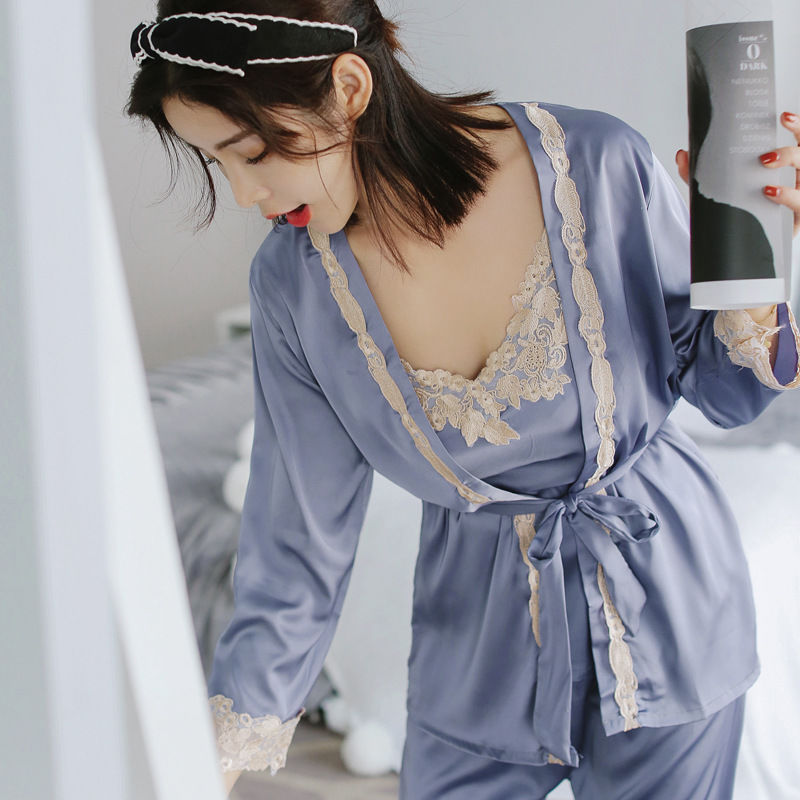 女人洗完澡懒得穿内内，瞧瞧下图女人怎么穿，邻居串门也不尴尬