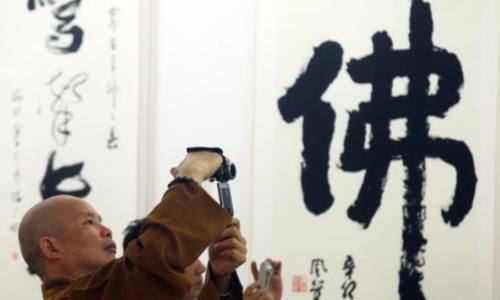 为什么寺院禁止对着佛像拍照？是迷信吗？网友：看完后不敢再拍了