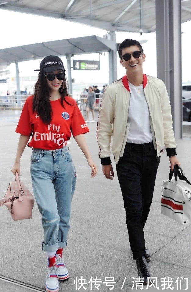 霍思燕和丈夫现身机场，一双“牙签腿”非常吸睛，这有80斤吗？