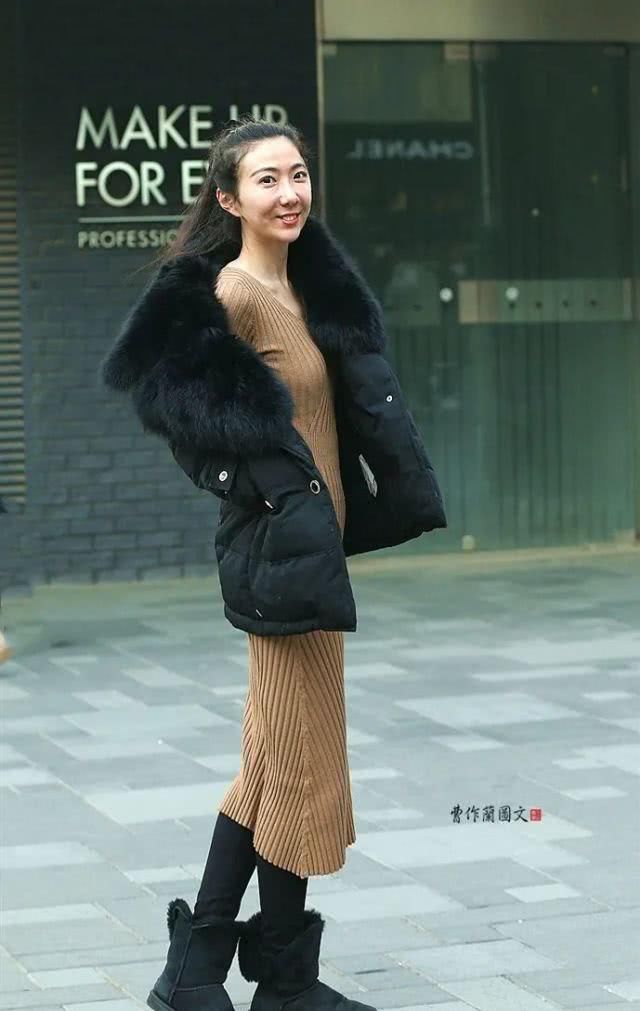 #還是#时尚街拍：包身裙漂亮美女，除开身型，還是身型