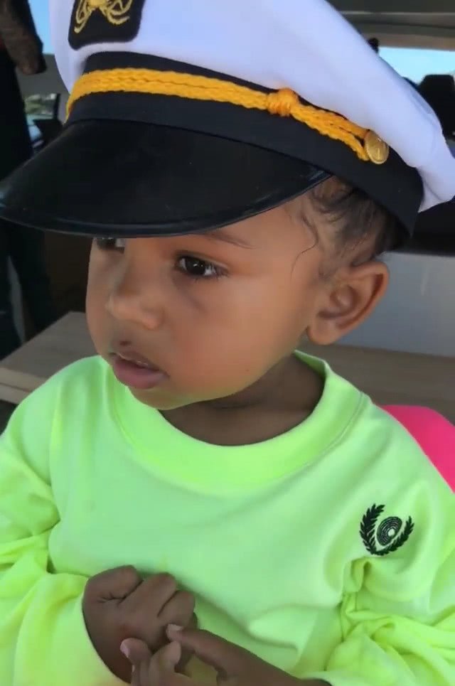 卡戴珊换豪车只为配合新染的头发，是贫穷限制了我的想象