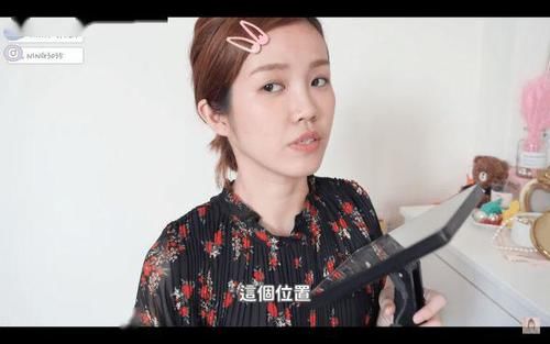  『眼皮』从眼皮后1/4处画的眼线