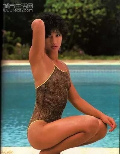 [记得]记得《赌神》中的骰子女神吗？现实中的身材也太迷人了！