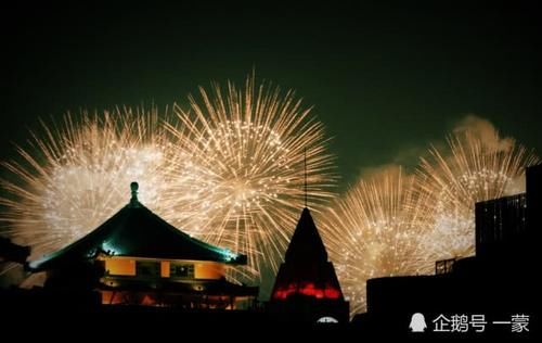 北京夜空焰火璀璨，朋友圈霸屏