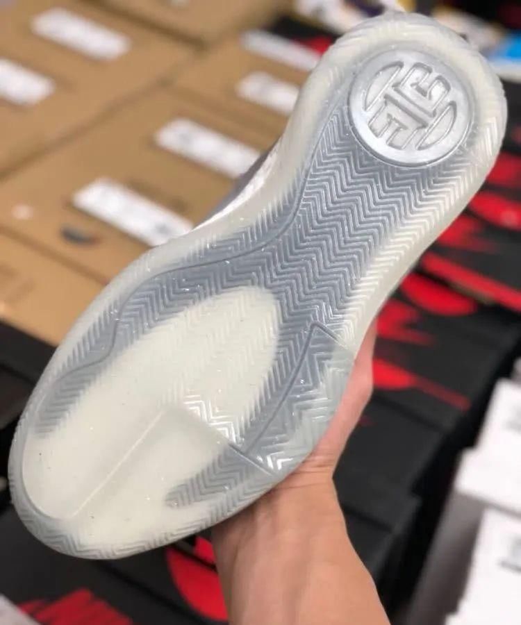  「堪称」哈登4堪称小椰子，那么3代还会真香吗？阿迪Harden 3银灰开箱测评！