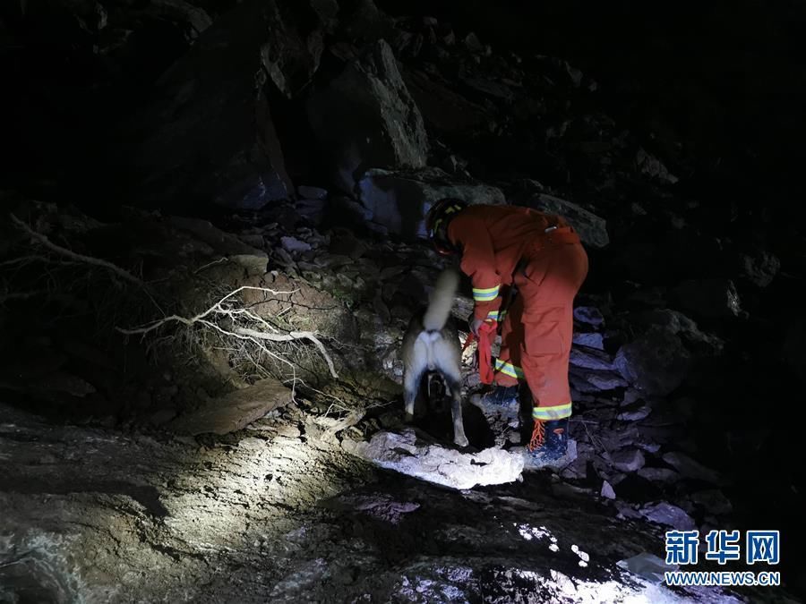 成昆铁路突发数万方岩体崩塌 有抢险人员失联