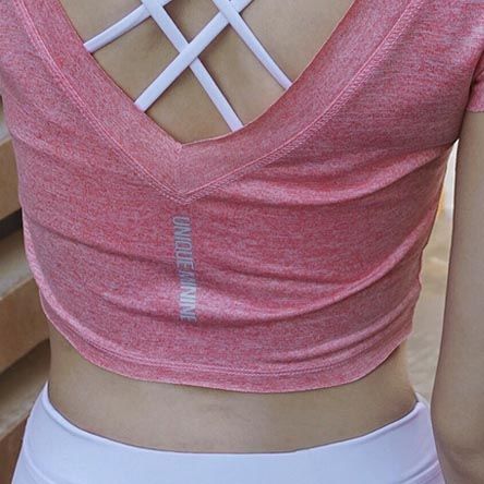 难怪姐姐不缺男人!健身房穿成这样，迷人的S身材，谁都招架不住