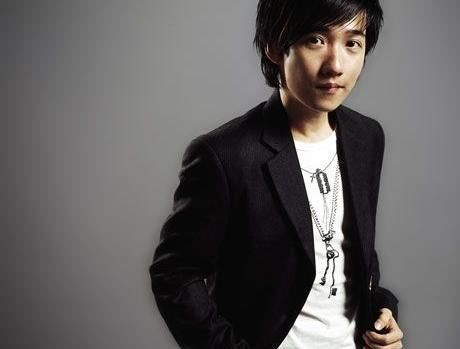  『依旧』曾借100万整牙, 拍电影欠债几百万被妻子抛弃, 41岁俊帅依旧
