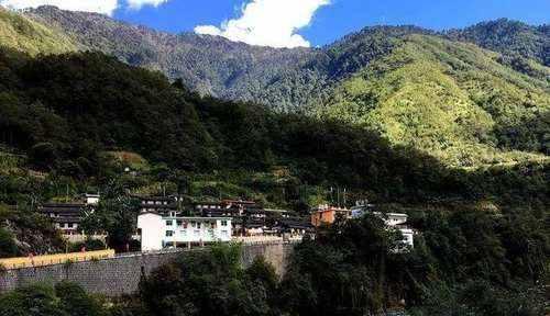 独龙江公路翻越高黎贡山，闯入怒江峡谷最后一个秘境，世外桃源！