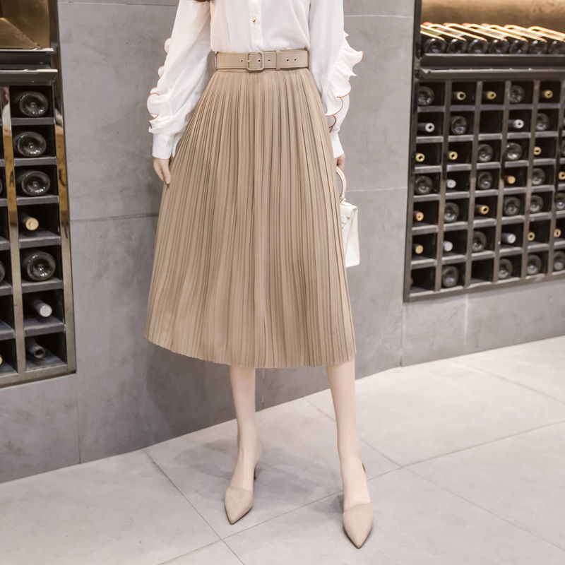 小姨太会打扮了，秋天这些半身裙+小衫，洋气减龄特漂亮