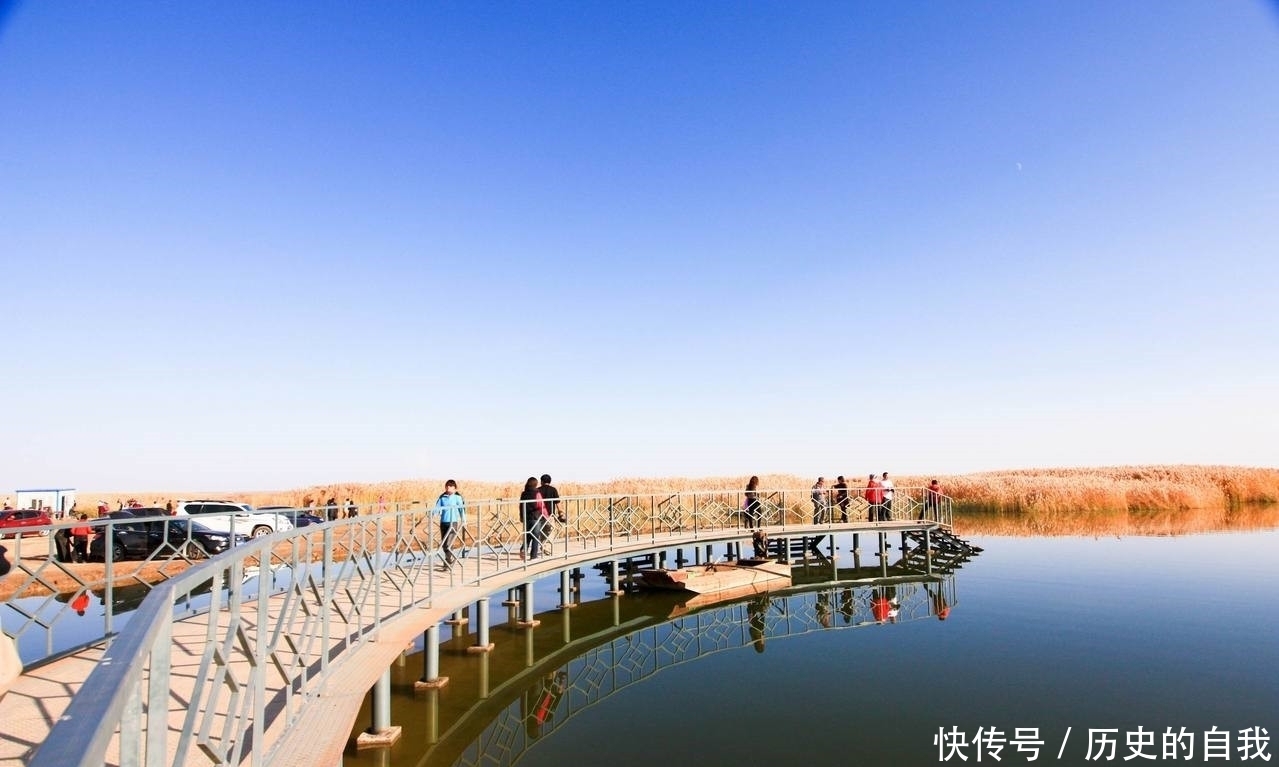  「湖泊」八百里“借水”将荒野变成湖泊，只用十六年，中国再一