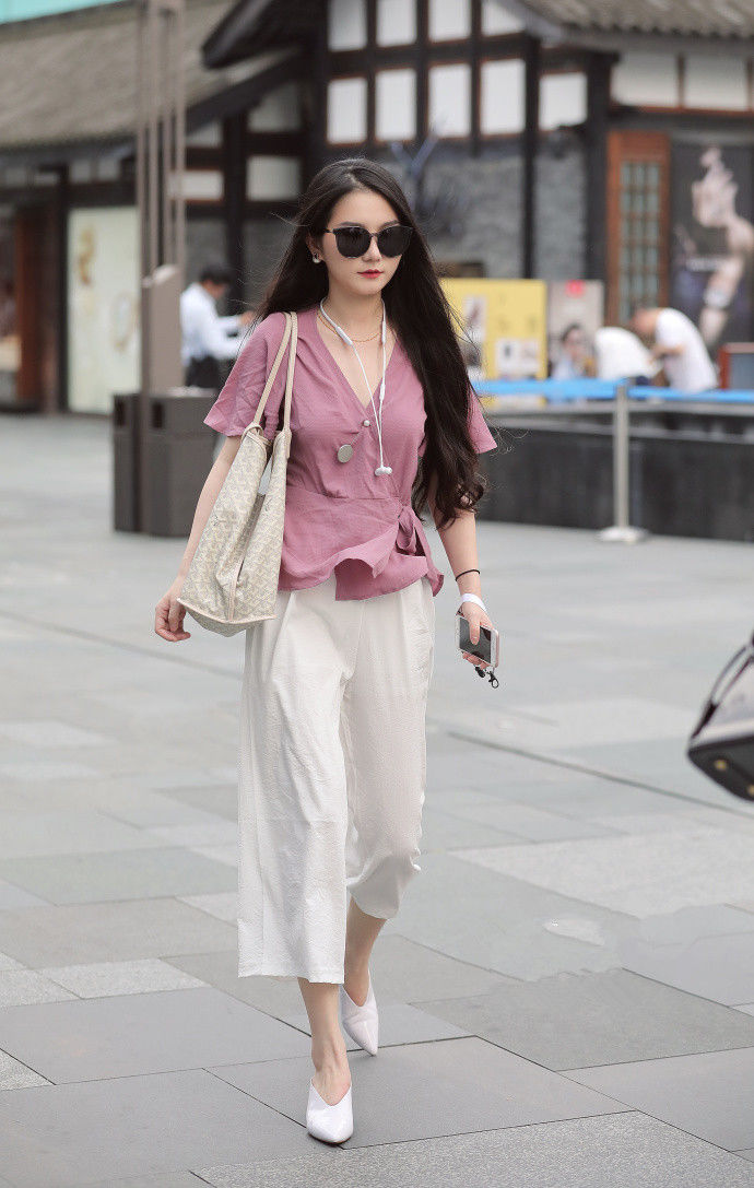 成都街拍，夏日就要这么搭，让你女人味十足!