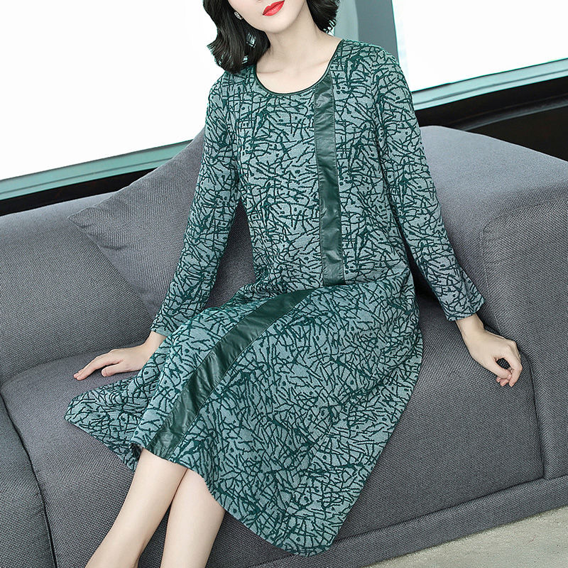 终于推出如此的高雅“妈妈”秋裙!中秋送老妈几件，时尚肤白美嫩